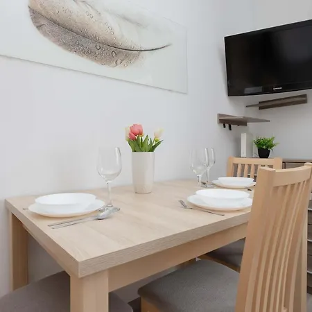아파트 Stylish & Comfortable In Center By Renters