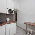 Stylish & Comfortable In Center By Renters Apartment *